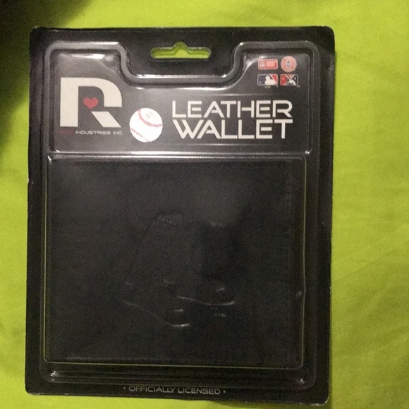 Red Sox Leather Trifold Wallet - Picture 5 of 6